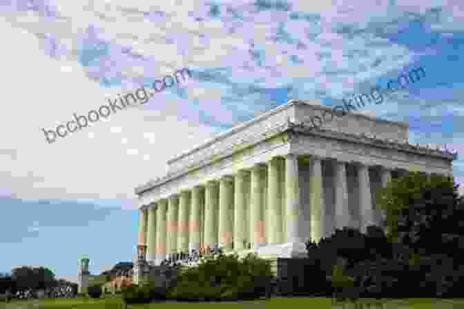 The Majestic Lincoln Memorial In Washington, D.C., A Tribute To The Legacy Of A Great President. 100 Things You Want To Know About The United States (Trivia Collections 10)
